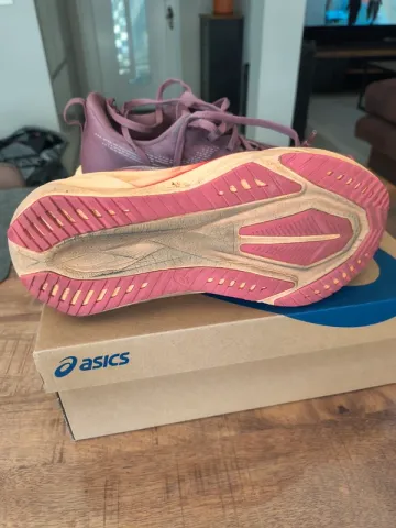 Used Asics Novablast 5 bike — image 4 of 4