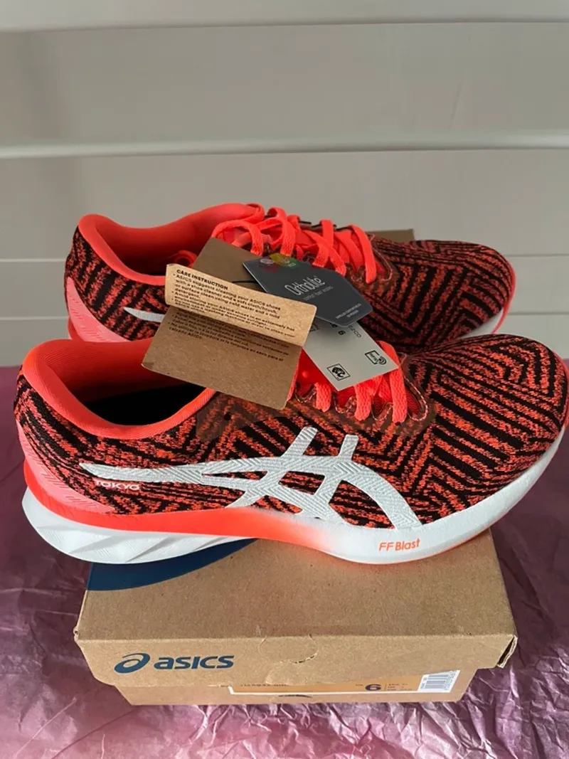 Used White Roadblast Tokyo Running Shoes