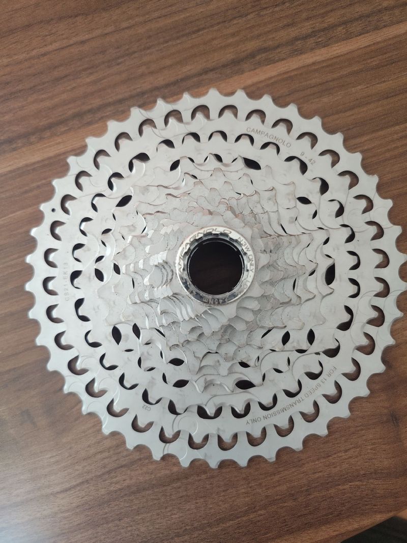 Tweedehands Campagnolo Ekar 9-42t Cassette Drivetrain & Pedals