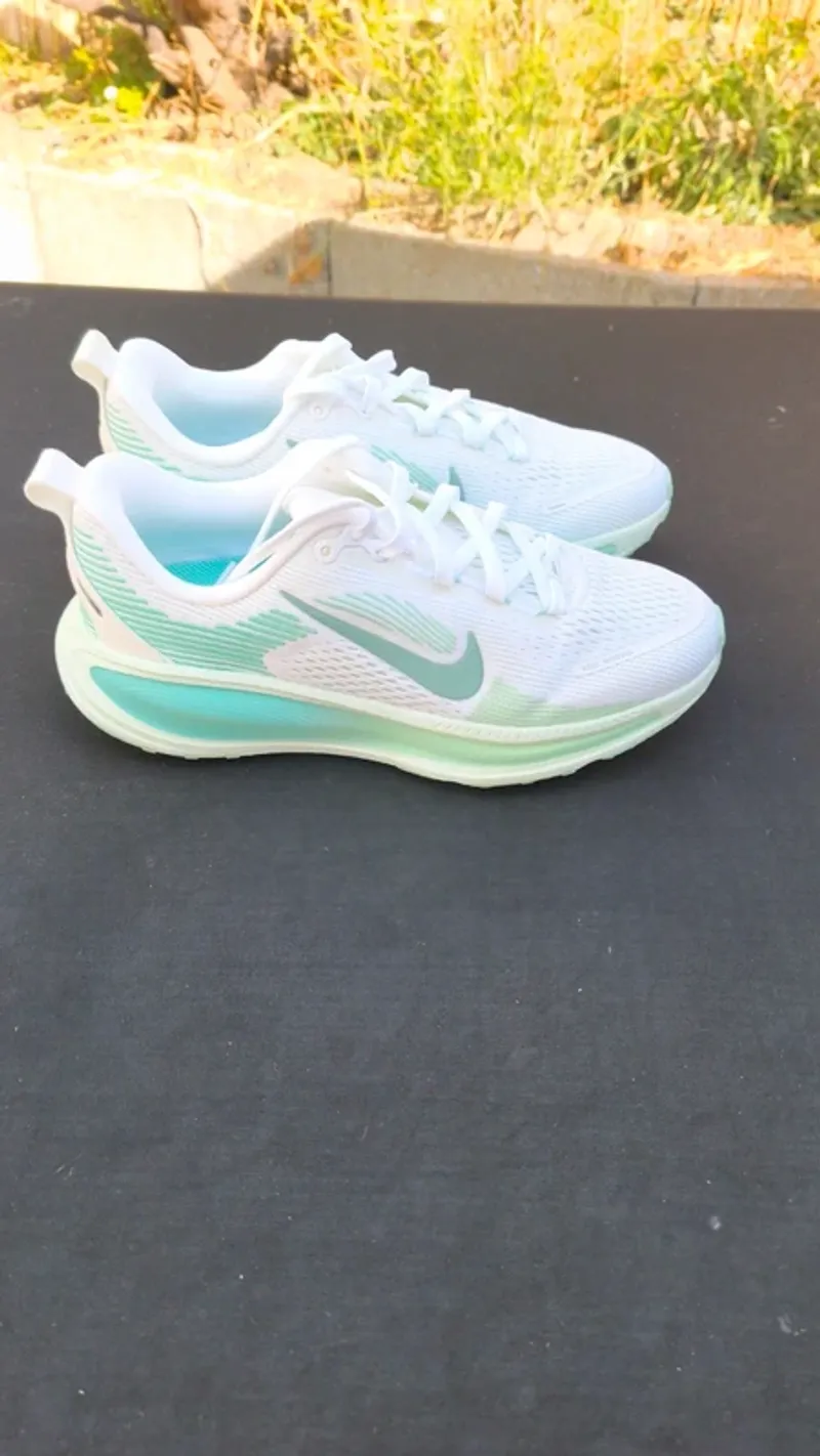 Used Nike Vomero 18 Running Shoes