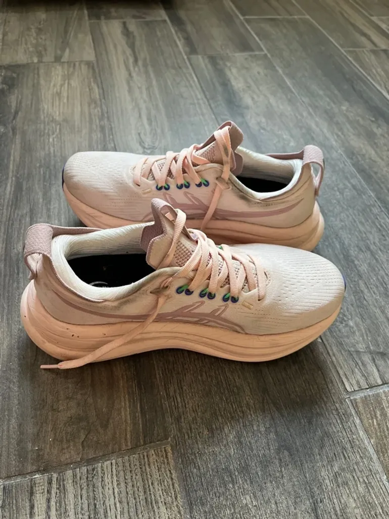 Used Asics Gel Nimbus 28 bike — image 2 of 5