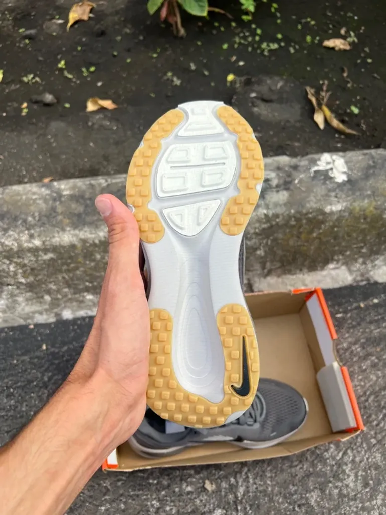 Używany Nike Vomero 18 bike — zdjęcie 9 z 10
