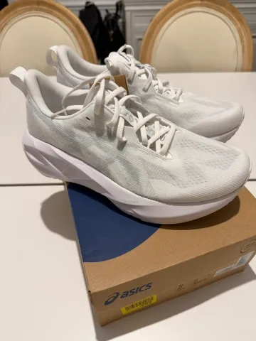 Used Asics Novablast 5 bike — image 2 of 6