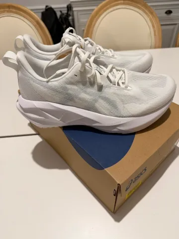 Used Asics Novablast 5 bike — image 1 of 6
