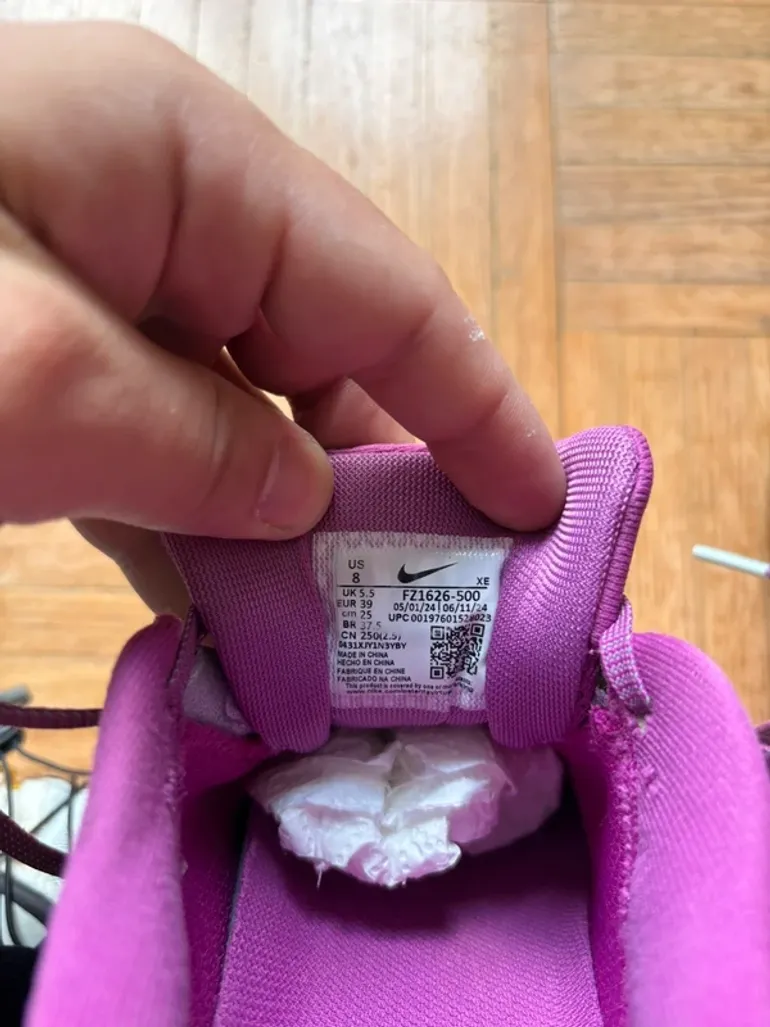 Used White Nike Running Shoes bike — image 11 of 12