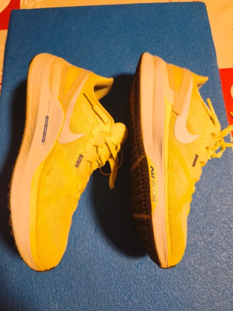 Used Nike Air Zoom Structure Running Shoes