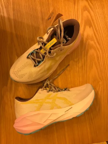 Used Asics Novablast 5 TR bike — image 2 of 6