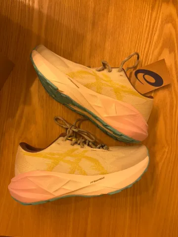 Used Asics Novablast 5 TR bike — image 1 of 6