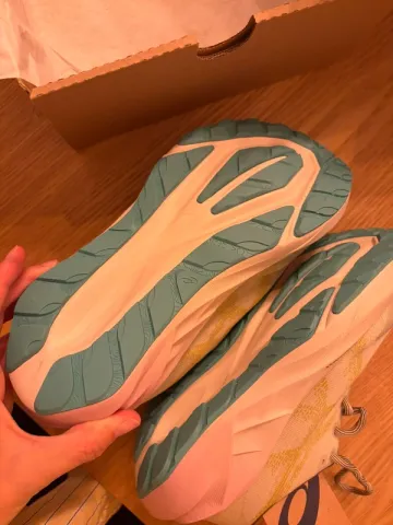 Used Asics Novablast 5 TR bike — image 4 of 6