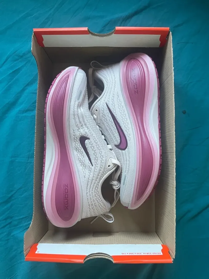 Używany White Zoom Running Shoes