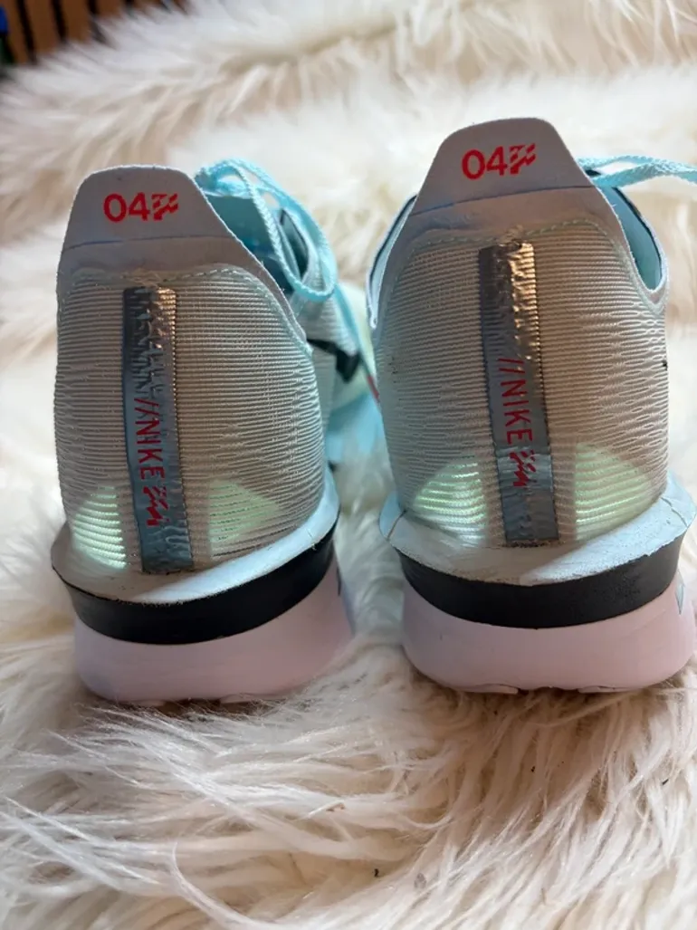 Nike ZoomX Vaporfly Next% 4 bike d'occasion — image 4 sur 9