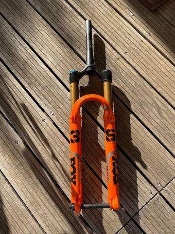 Brugt Fox 36 Factory Float Grip 2 2024 bike — billede 1 af 5