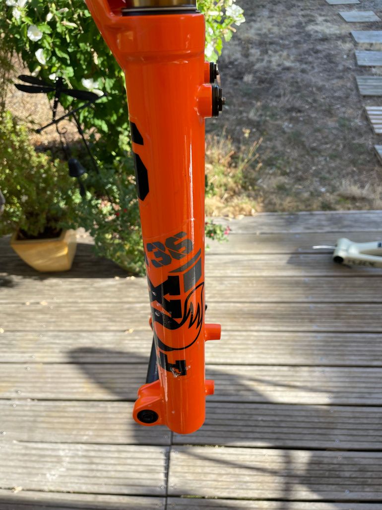 Brugt Fox 36 Factory Float Grip 2 2024 bike — billede 4 af 5