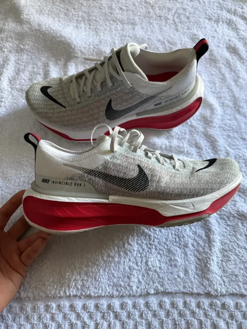 Käytetty White ZoomX Invincible Run Flyknit 3 Running Shoes