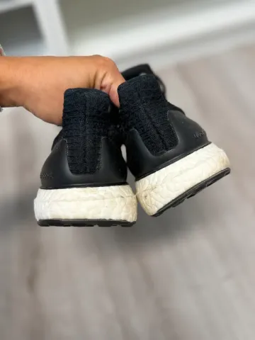 Adidas Ultra Boost 1.0 bike usato — immagine 3 di 4