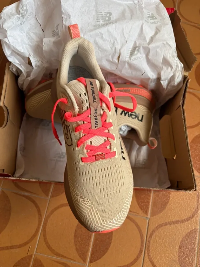 Gebrauchtes New Balance Supercomp bike — Bild 2 von 3