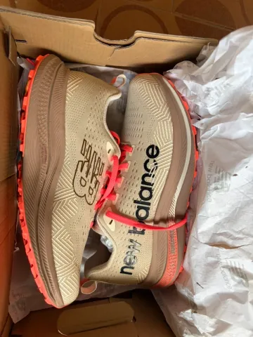 Gebrauchtes New Balance Supercomp bike — Bild 1 von 3