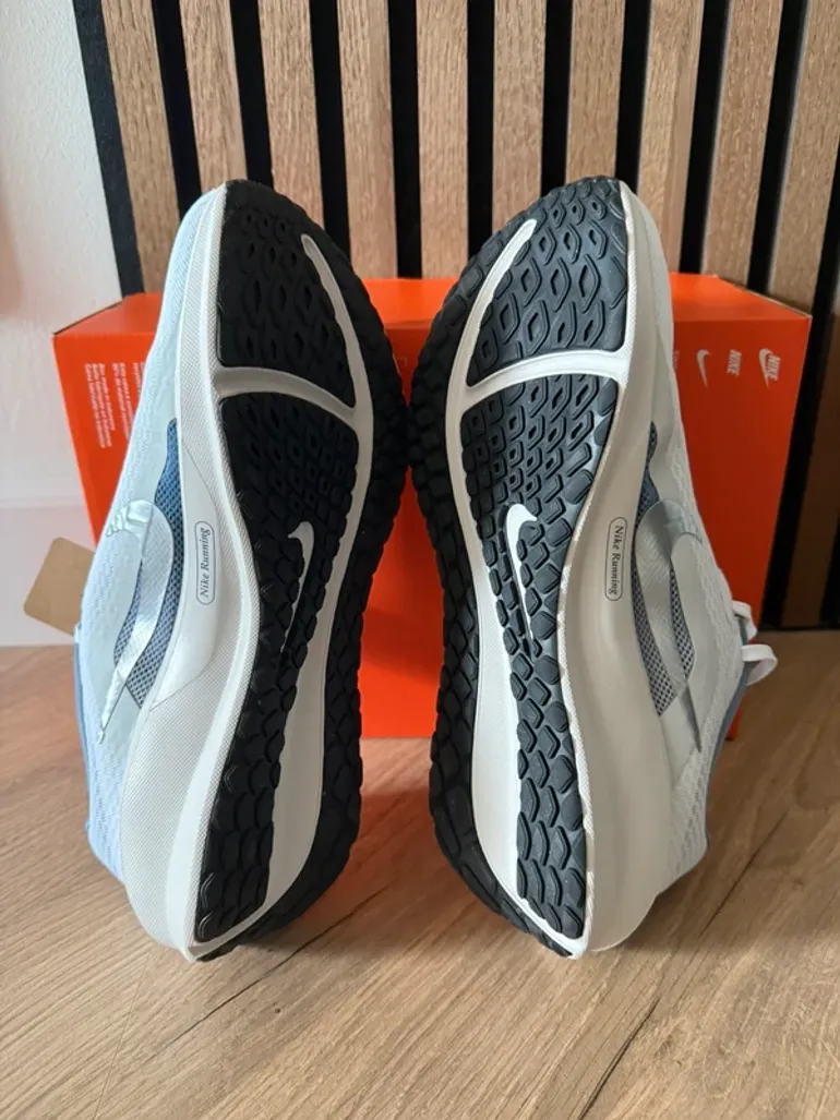 Tweedehands Nike hardloopschoenen bike — afbeelding 4 van 6
