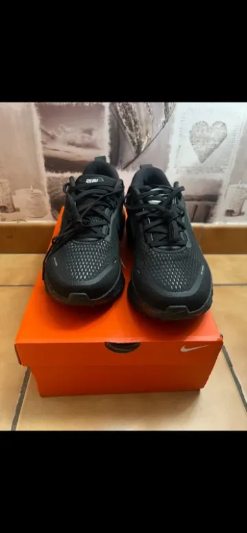 Tweedehands Nike Vomero 18 bike — afbeelding 1 van 6
