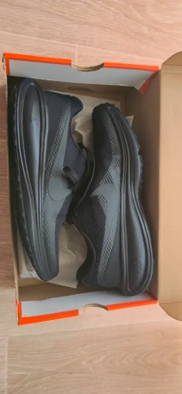 Tweedehands Nike Revolution 8 bike — afbeelding 1 van 4