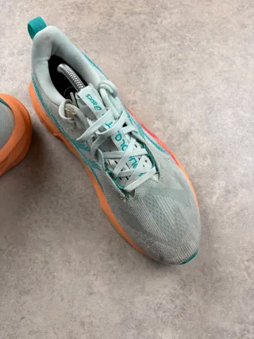 Used Asics Novablast bike — image 9 of 14