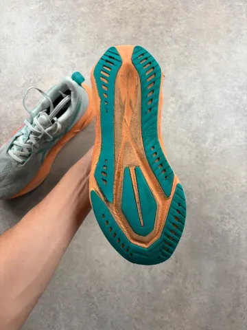 Used Asics Novablast bike — image 8 of 14