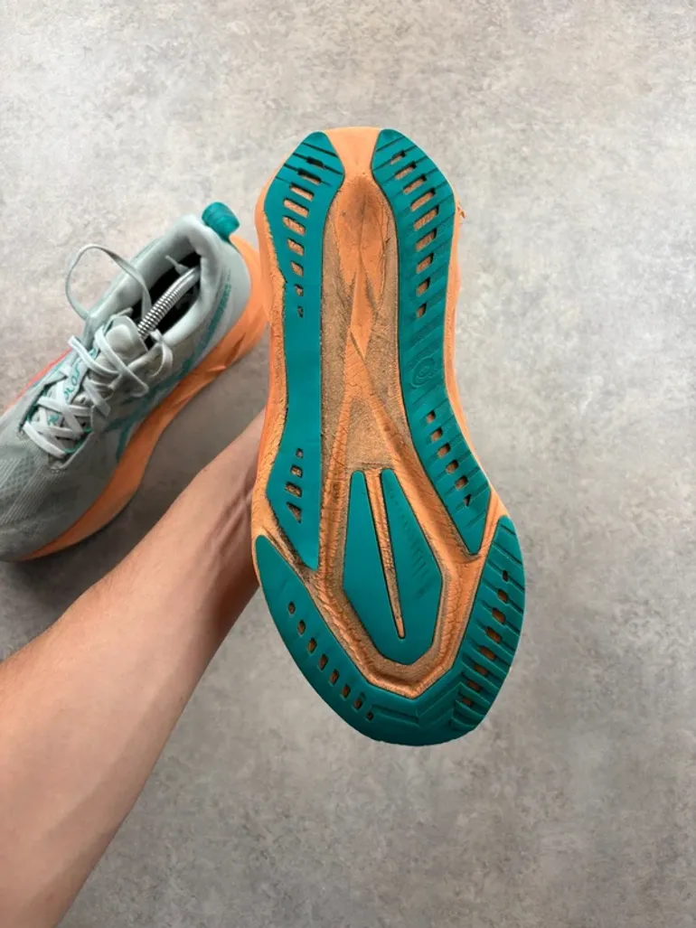 Used Asics Novablast bike — image 8 of 14