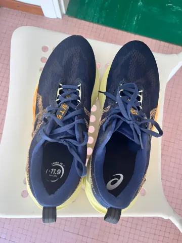 Used Asics Novablast 5 bike — image 1 of 3