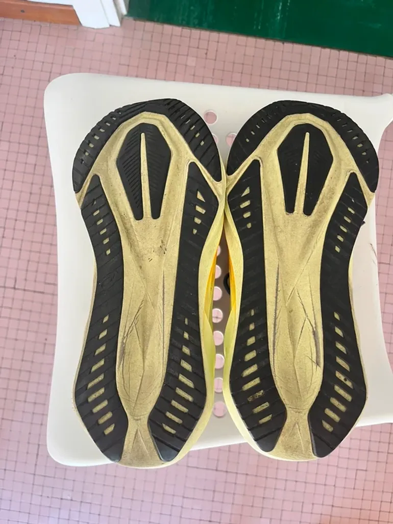 Used Asics Novablast 5 bike — image 2 of 3
