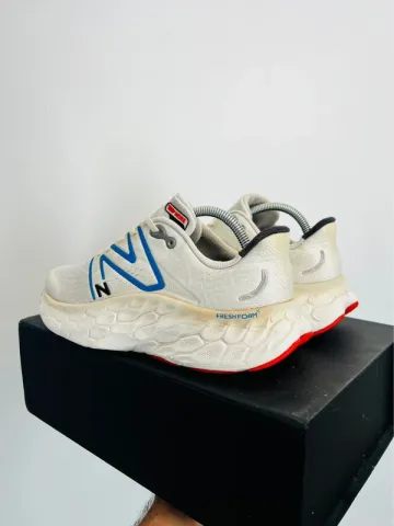 Used New Balance Fresh Foam More V4 bike — image 4 of 10