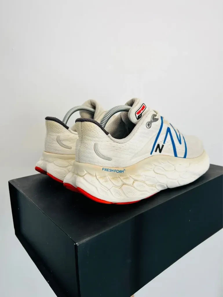 Used New Balance Fresh Foam More V4 bike — image 2 of 10