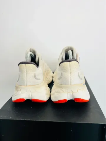Used New Balance Fresh Foam More V4 bike — image 6 of 10