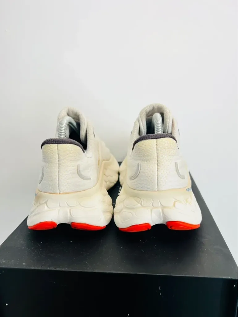 Used New Balance Fresh Foam More V4 bike — image 6 of 10