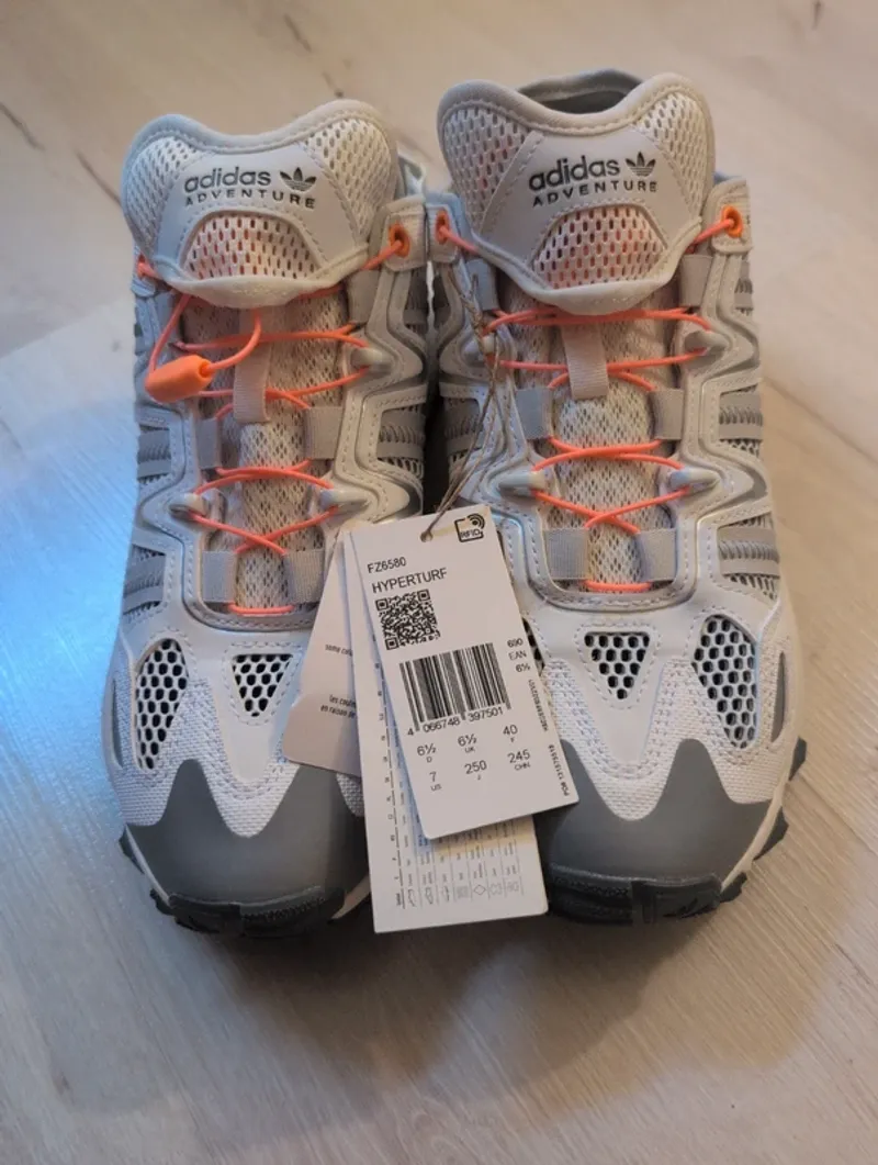Käytetty Adidas Adventure Hyperturf Running Shoes