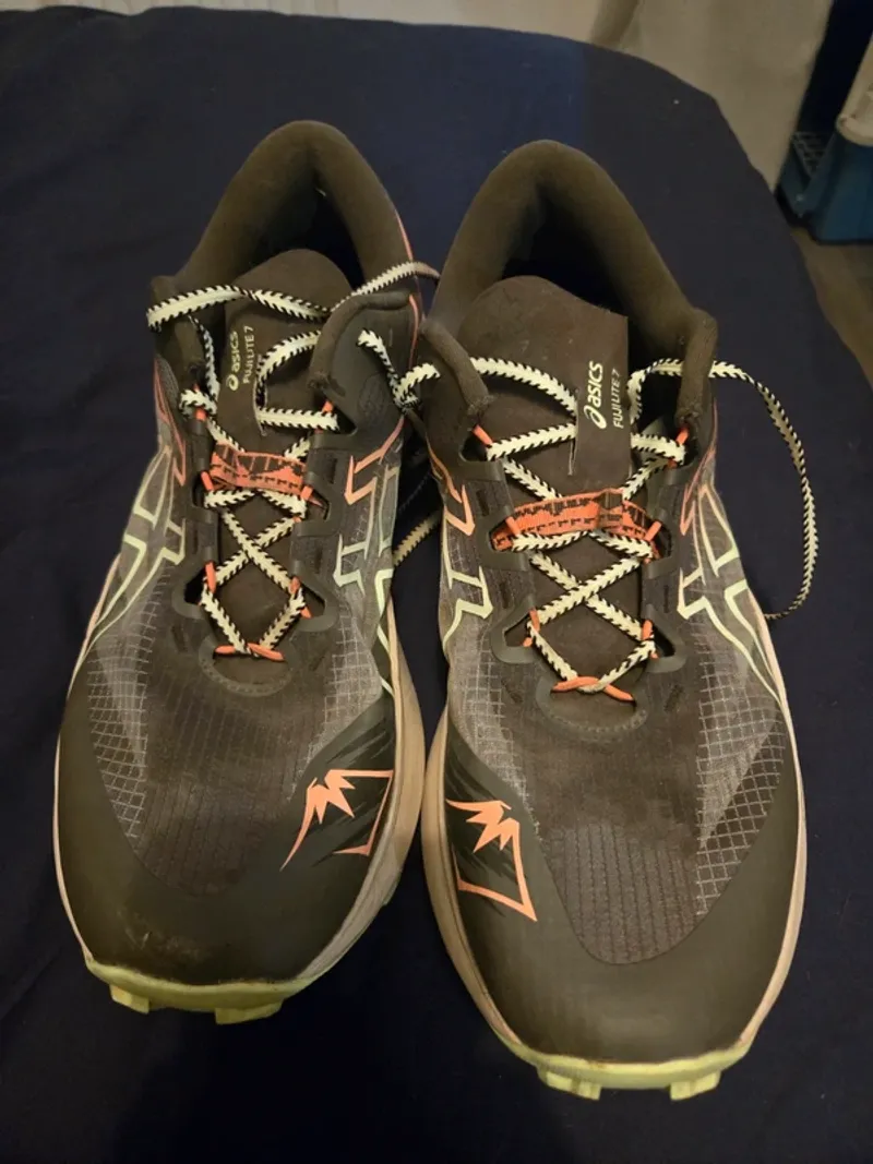 Used Asics Fuji Lite 7 Running Shoes