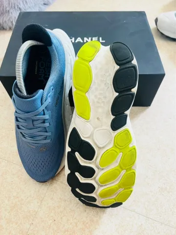 Used New Balance Fresh Foam More V4 bike — image 8 of 9