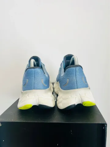Used New Balance Fresh Foam More V4 bike — image 5 of 9