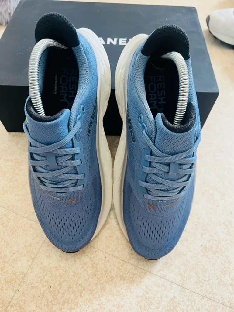 Used New Balance Fresh Foam More V4 bike — image 6 of 9