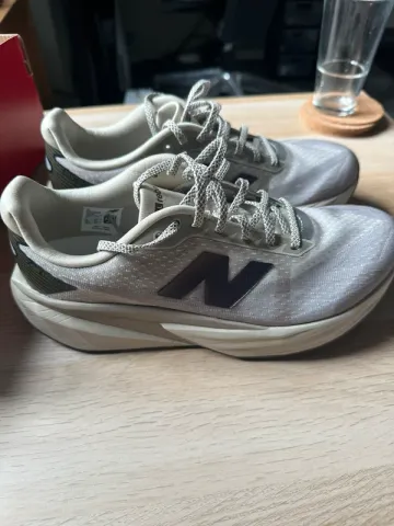 Used New Balance Fuelcell Rebel v5 bike — image 4 of 8