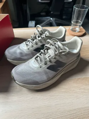Used New Balance Fuelcell Rebel v5 bike — image 2 of 8
