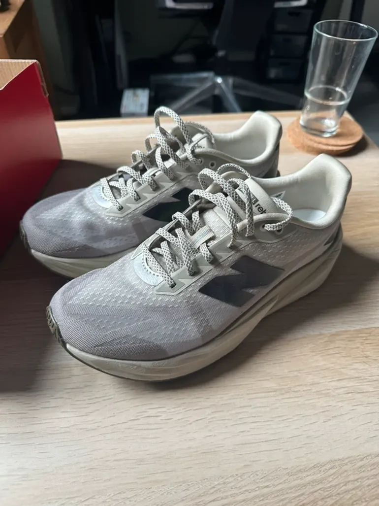 Used New Balance Fuelcell Rebel v5 bike — image 2 of 8