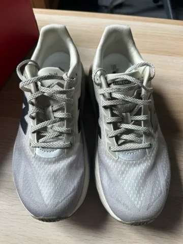 Used New Balance Fuelcell Rebel v5 bike — image 3 of 8