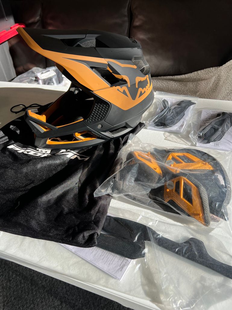 Used Fox Racing Proframe Full Face Helmet bike — image 6 of 6