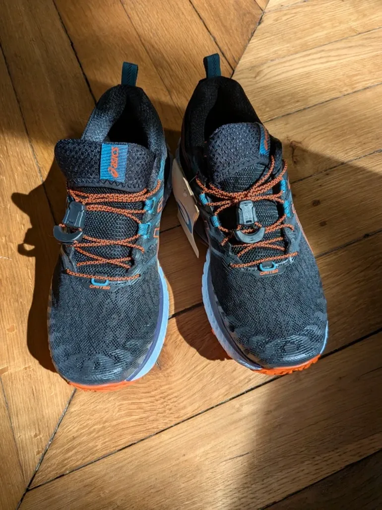 Tweedehands Asics Trabucco Max bike — afbeelding 2 van 4