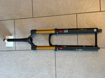 Gebrauchtes Fox 36 Float Factory Grip X2 2026 bike — Bild 2 von 2