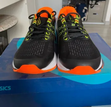 Used Asics Running Shoes bike — image 5 of 7