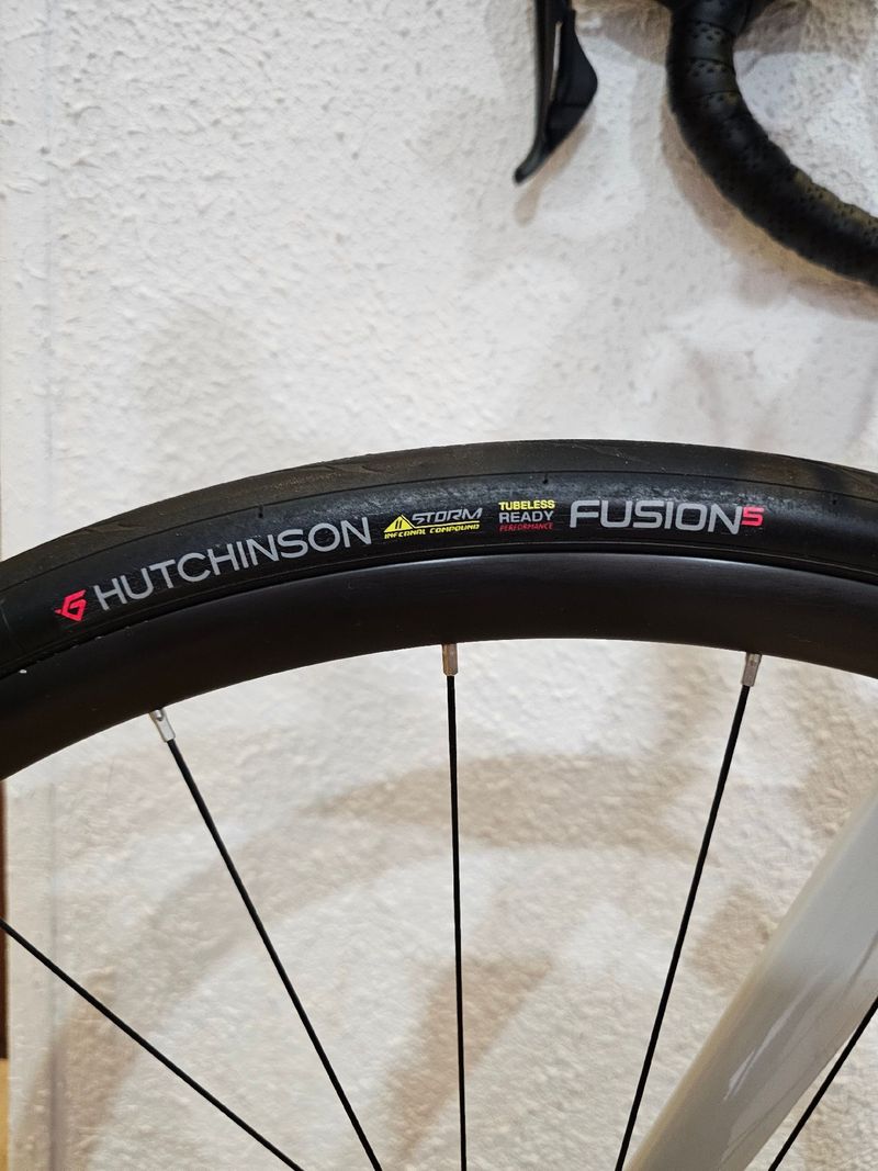 Used Hutchinson Fusion 5 Performance 2026 Tyres & Tubes