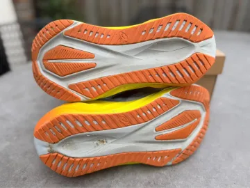 Used Asics Novablast 5 bike — image 4 of 9