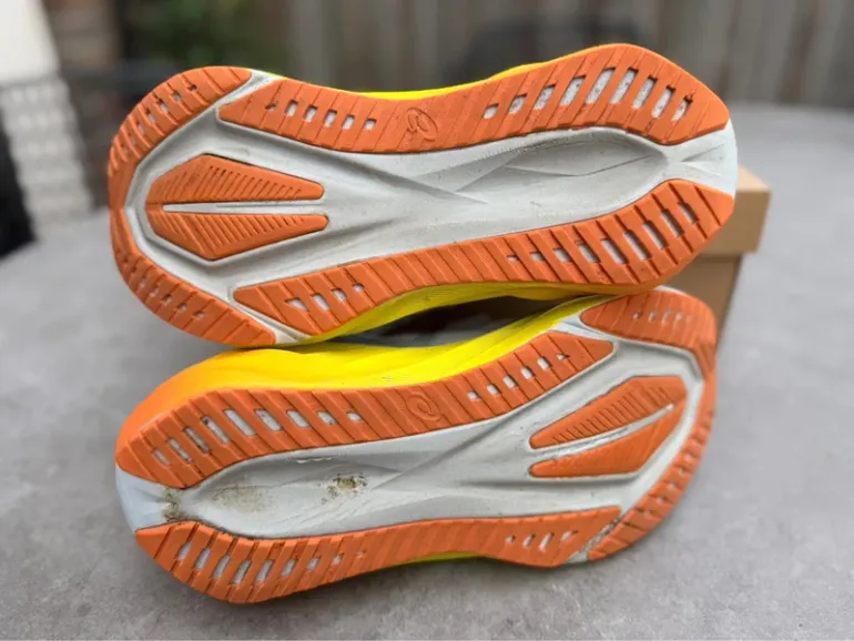 Used Asics Novablast 5 bike — image 4 of 9