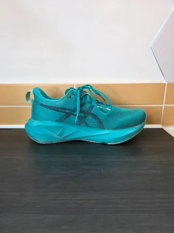 Used Asics Novablast 5 bike — image 10 of 13